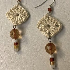 ❤️ Crocheted boho inspired drop earrings w/beads